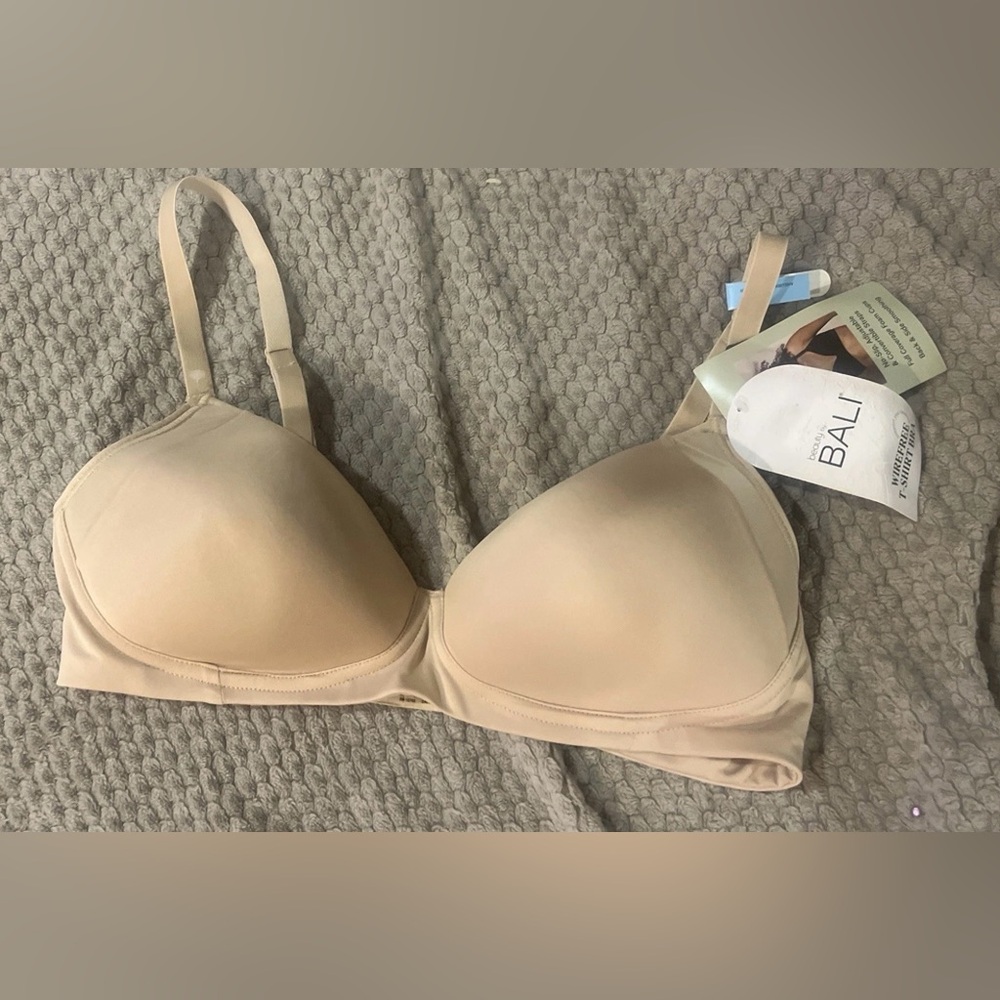 Beauty by Bali Womens Bra Size 36C Nude Wirefree Bra Full Coverage Convertible